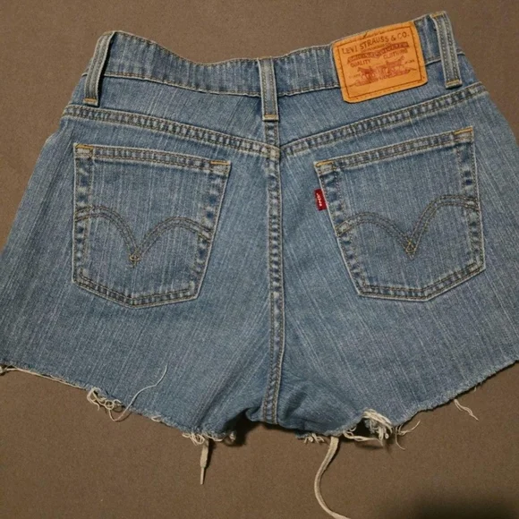 Levi's 550 Relaxed Cutoff Denim Shorts with Floral Waistband Lining Size 4 - Picture 3 of 3